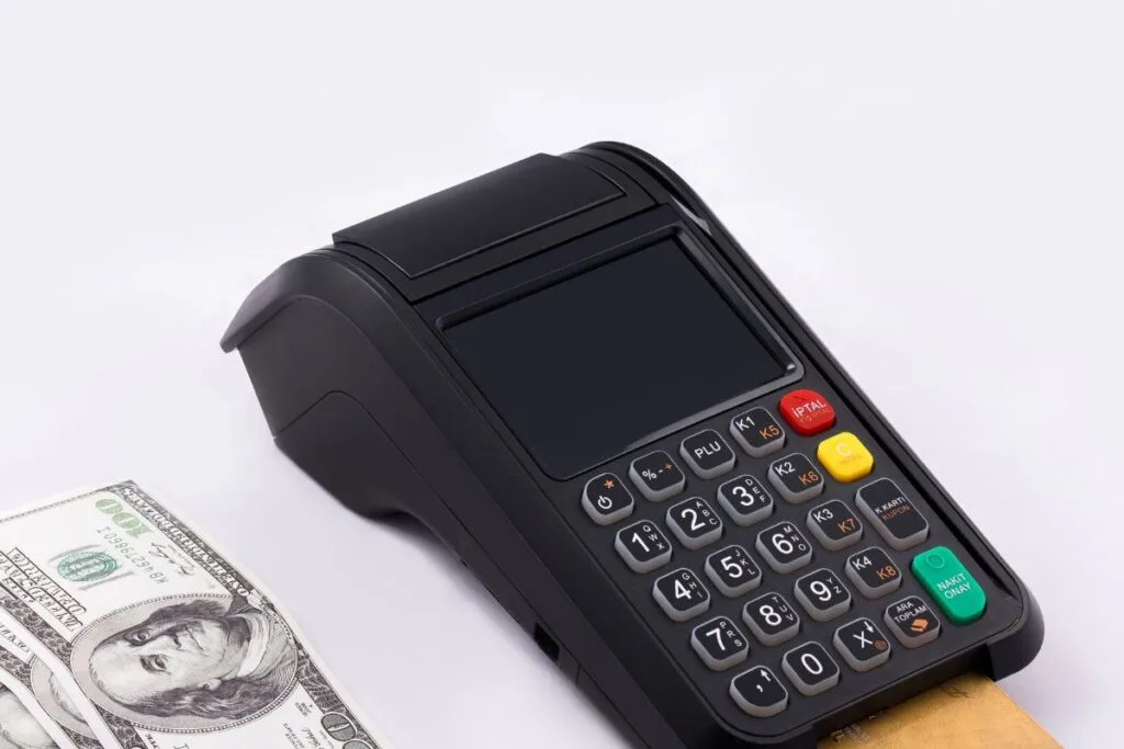 Máquina de Cartão com a Menor Taxa: Como Escolher a Melhor Opção em 2025 1 Como Escolher a Maquininha Com a Menor Taxa Para o SEU Negócio